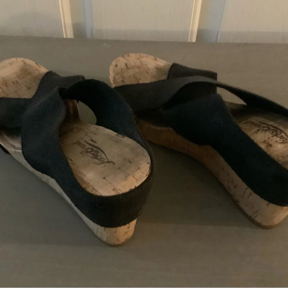 Lucky Brand Black Cork Wedge Sandal, 7 1/2 - Picture 6 of 8
